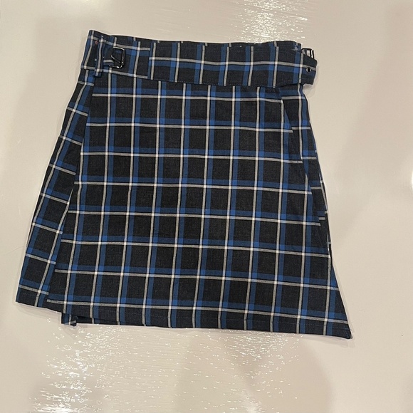 NWOT. MAGS & PYE plaid wrap mini skirt, Size 6 - Picture 2 of 5